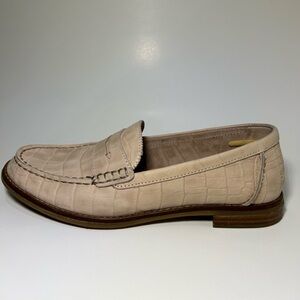 Sperry Women’s Tan Croc-Embossed Loafers